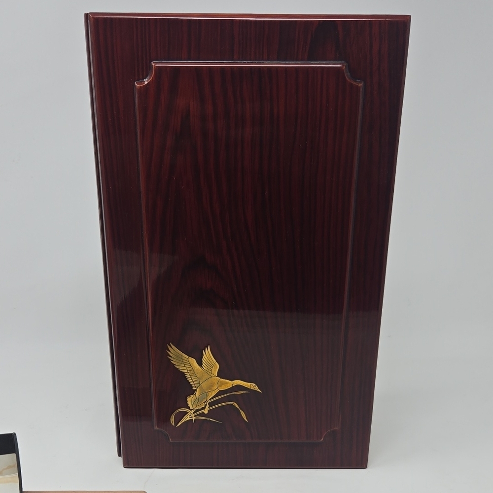 Vintage Elegant Wooden Photo Album with Gold Crane Design